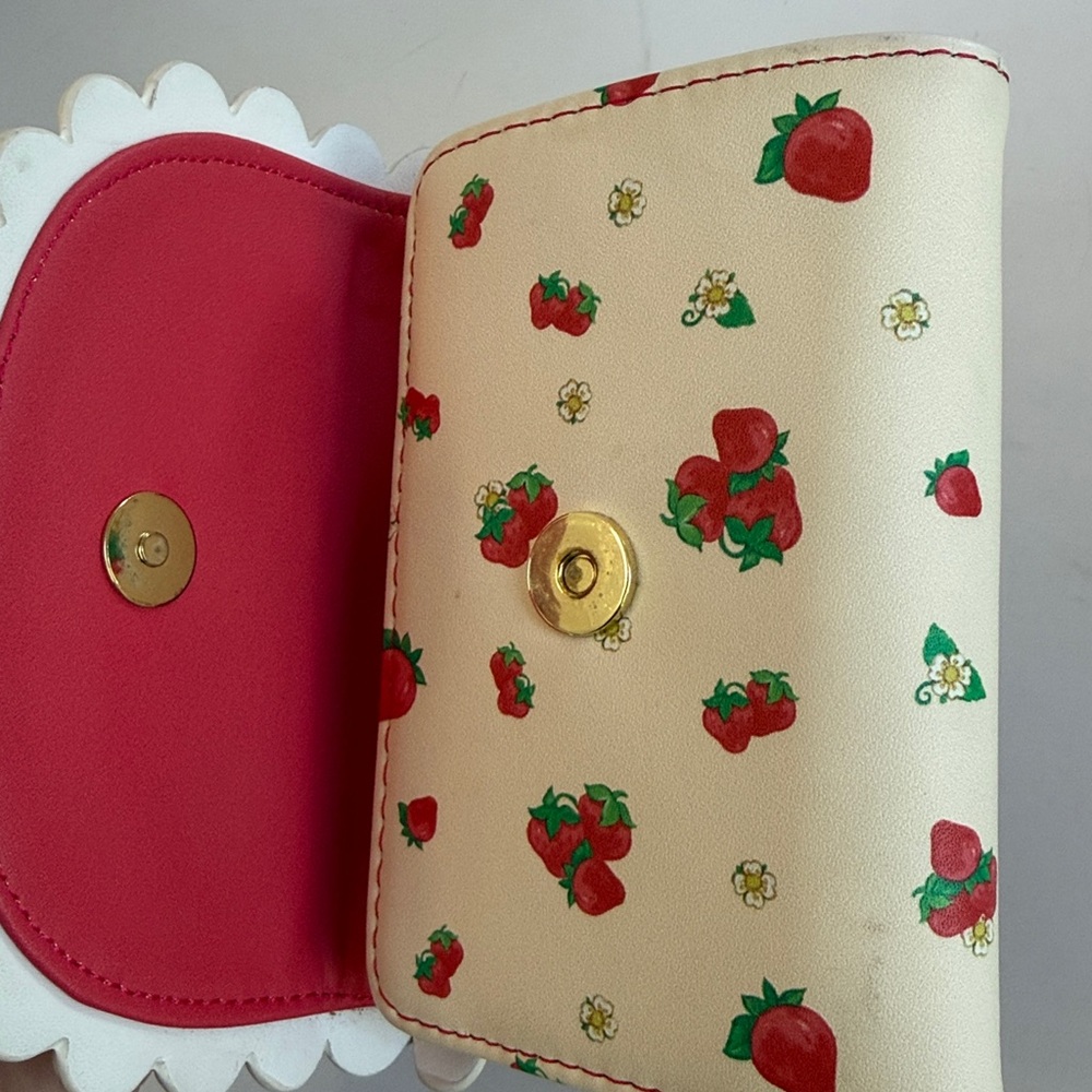 🍓 Strawberry shortcake 🍓 wallet Hot Topic - Picture 3 of 4